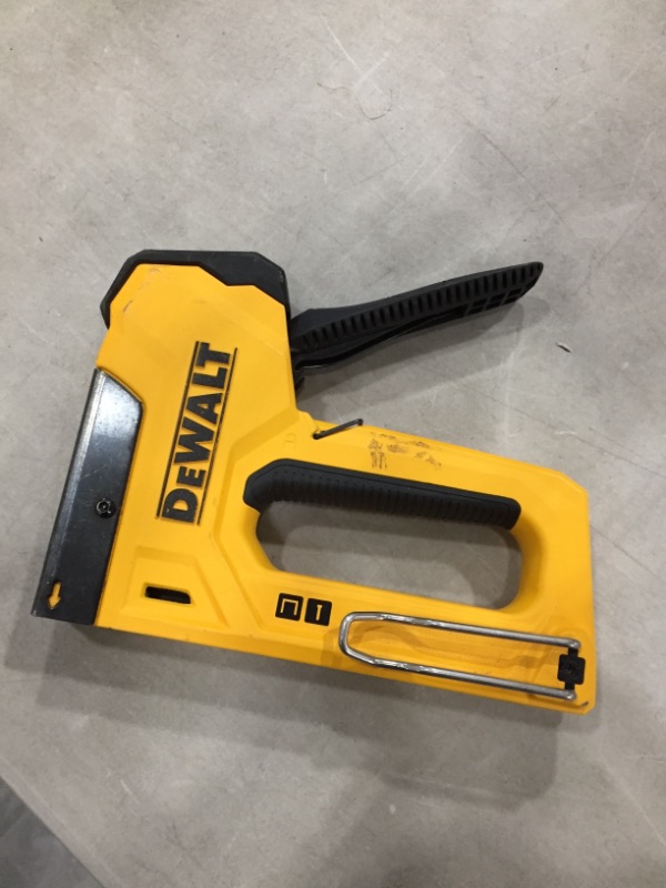 Photo 2 of *USED*
DEWALT 18-Gauge Heavy-Duty Staple/Nail Gun