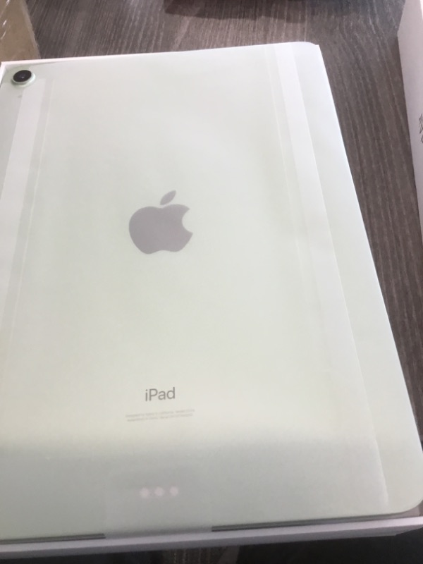 Photo 6 of BRAND NEW! WAS SEALED, OPENED TO TEST. TESTED TURNS ON**
2020 Apple iPad Air (10.9-inch, Wi-Fi, 256GB) - Green (4th Generation)
