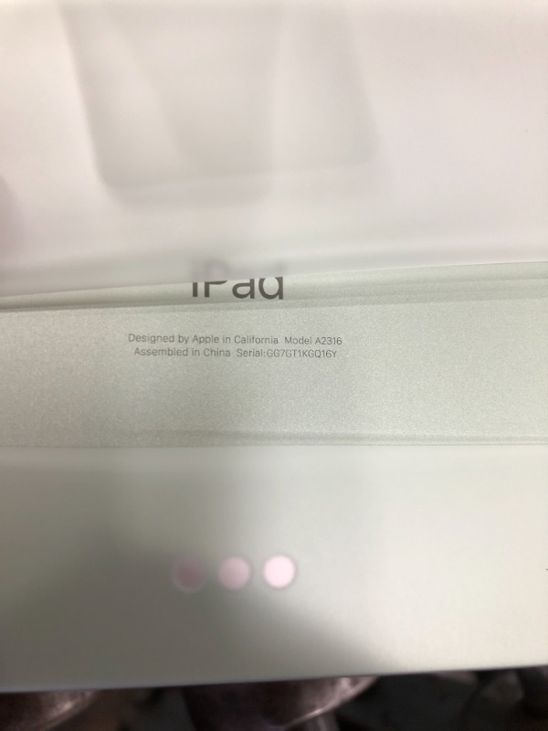 Photo 8 of BRAND NEW! WAS SEALED, OPENED TO TEST. TESTED TURNS ON**
2020 Apple iPad Air (10.9-inch, Wi-Fi, 256GB) - Green (4th Generation)
