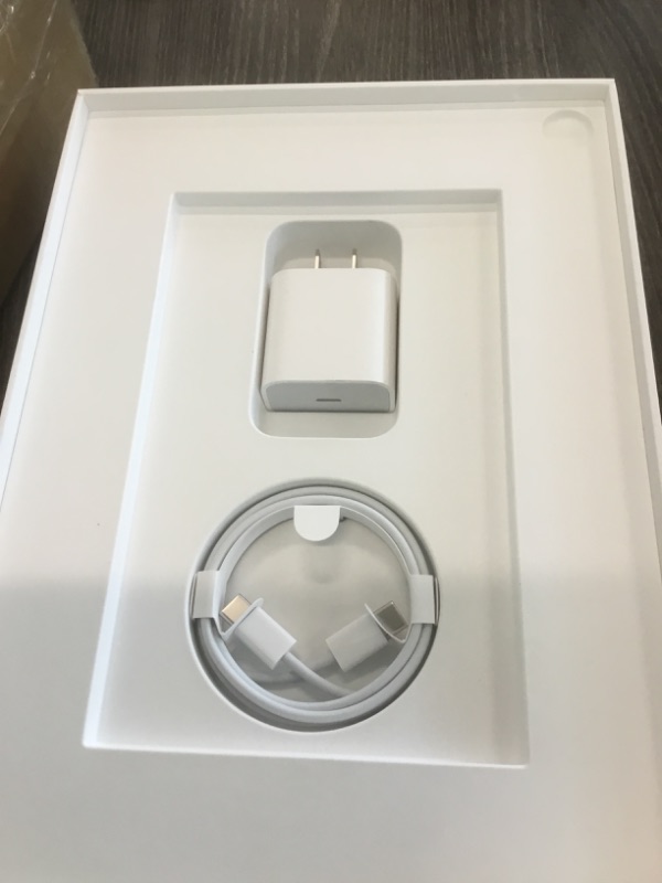 Photo 1 of BRAND NEW! WAS SEALED, OPENED TO TEST. TESTED TURNS ON**
2020 Apple iPad Air (10.9-inch, Wi-Fi, 256GB) - Green (4th Generation)

