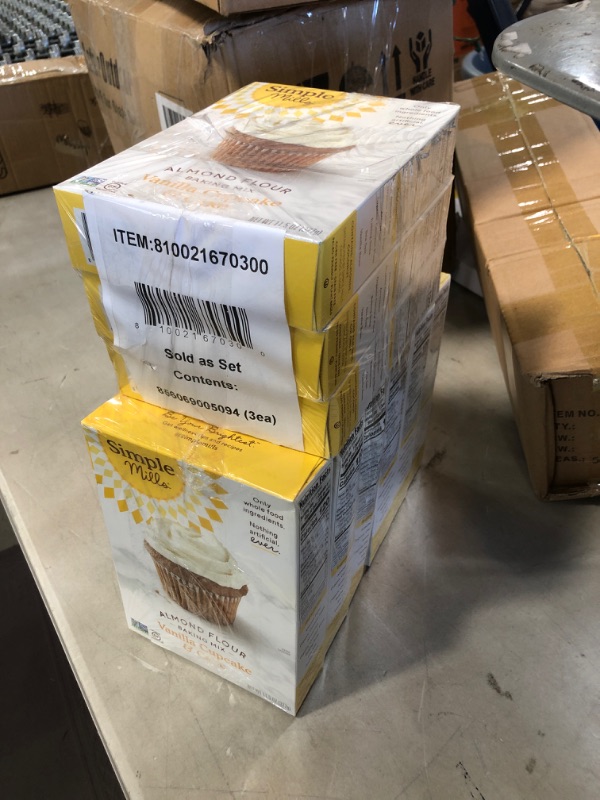 Photo 1 of Simple Mills Almond Flour Baking Mix, Gluten Free Vanilla Cake Mix, Muffin pan ready, Good for Baking, Nutrient Dense, 11.5oz, 3 Count (3-3 COUNTS)
BEST BY 12-23-2021