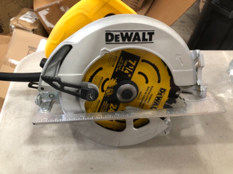 Photo 2 of DEWALT
15 Amp Corded 7-1/4 in. Lightweight Circular Saw