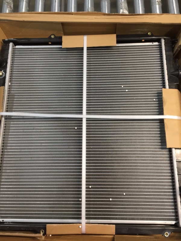 Photo 1 of *READ BELOW** Mishimoto R1755-at Plastic End-Tank Radiator Compatible with Toyota Tacoma 1995-2004

