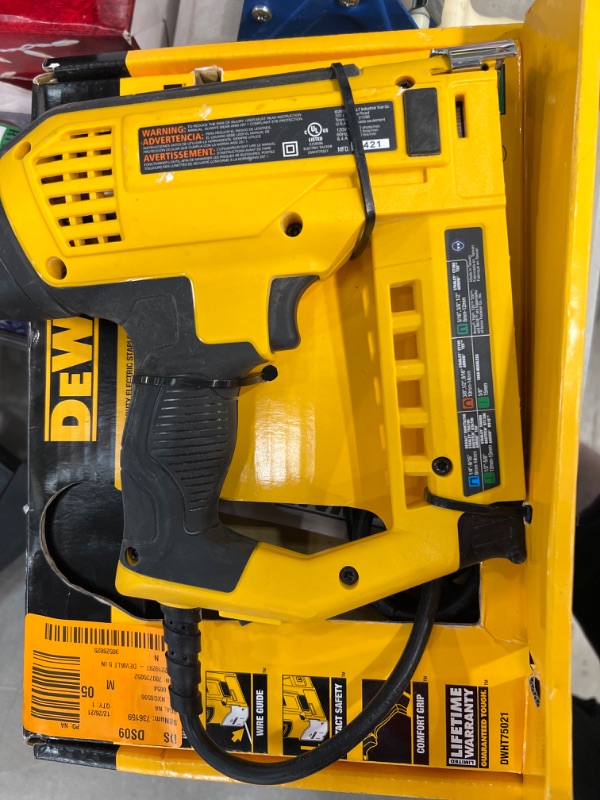 Photo 2 of 
DEWALT
5-in-1 Multi-Tacker and Brad Nailer