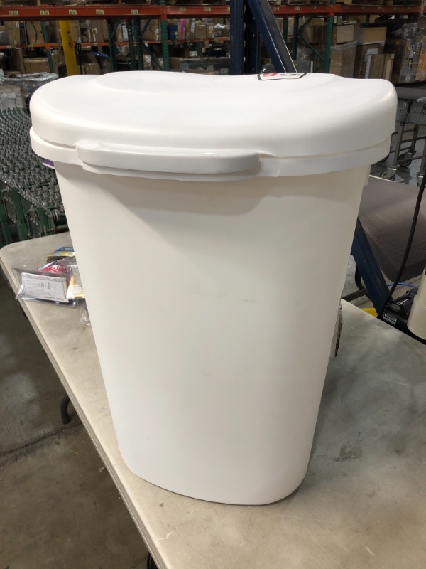 Photo 2 of (LID DOESNT FULLY POP UP)
Rubbermaid 13 gal. White Plastic Touch Top Wastebasket