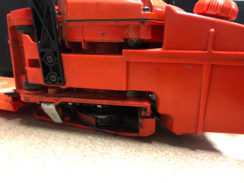 Photo 6 of 18 in. 40.2 cc Gas 2-Stroke Cycle Chainsaw
