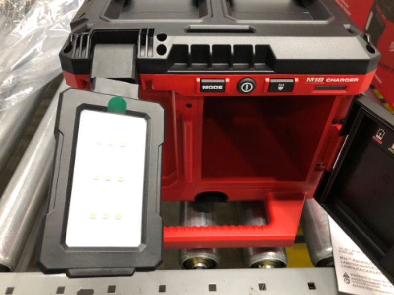 Photo 3 of Milwaukee
M18 18-Volt Lithium-Ion Cordless PACKOUT 3000 Lumens LED Light with Built-In Charger