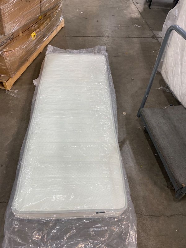 Photo 2 of **NO BOX **Zinus 6 Inch Foam and Spring Mattress / 75X30X6 INCHES Twin, off white
