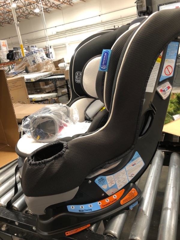 Photo 3 of Graco Extend2Fit Convertible Car Seat, Ride Rear-Facing Longer, Gotham
