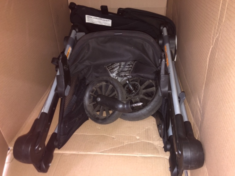Photo 3 of (Used) Evenflo Pivot Xpand Modular Travel System with SafeMax Infant Car Seat
