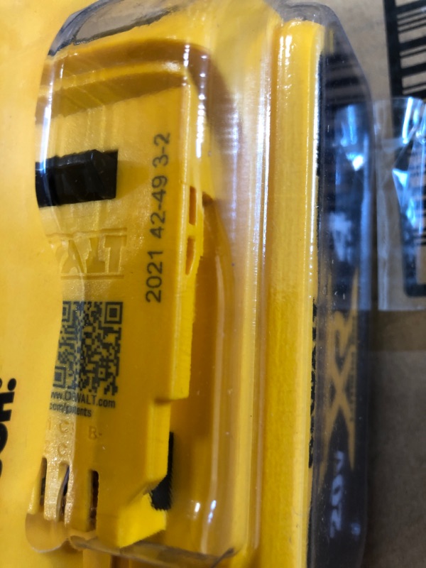 Photo 4 of DEWALT 20-Volt MAX XR Premium Lithium-Ion 4.0Ah Battery Pack