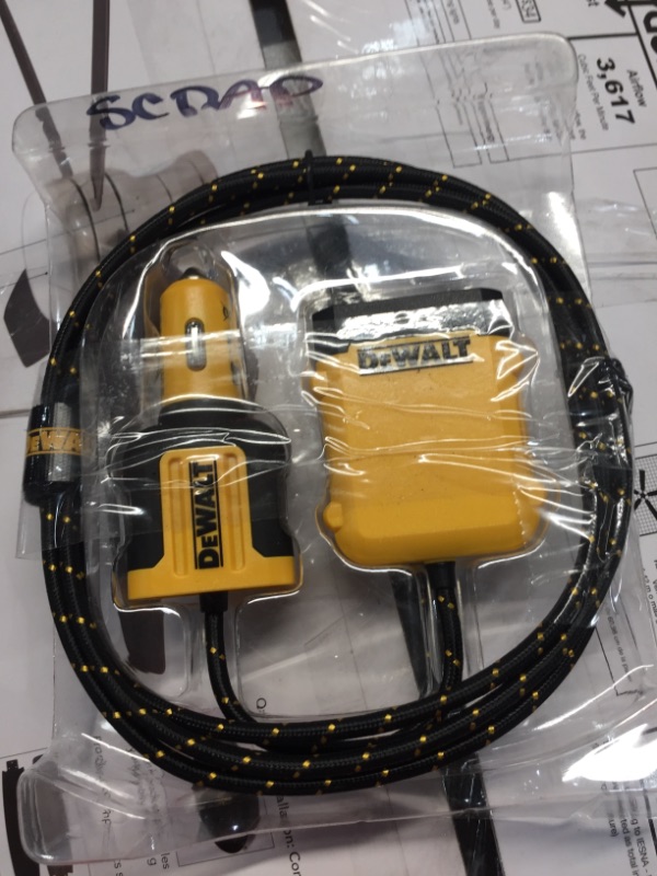 Photo 2 of DEWALT
5-Port Front and Back Seat Mobile USB PD Charger