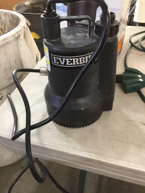 Photo 2 of 1/6 HP Plastic Submersible Utility Pump