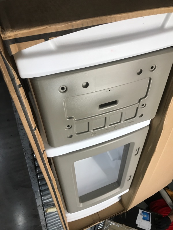 Photo 1 of BOX 1 OF 3 ONLY! INCOMPLETE! NEEDS 2 OTHER BOXES TO BE COMPLETE***
Step2 Elegant Edge Kitchen | Large Kids Kitchen Playset with Realistic Lights & Sounds | Over 70-Pc Play Food & Toy Accessories Set Included
