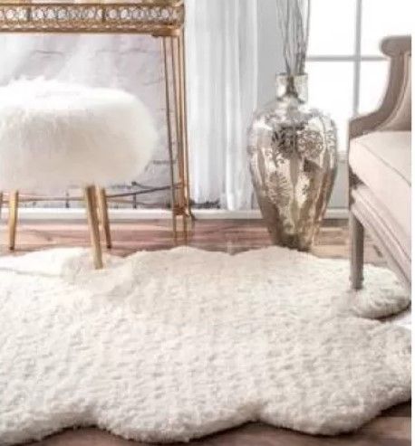 Photo 1 of **RUG HAS STAINS FROM SHIPPING**
nuLOOM Hand Tufted Quarto Pelt Faux Sheepskin HCSQT Area Rug
