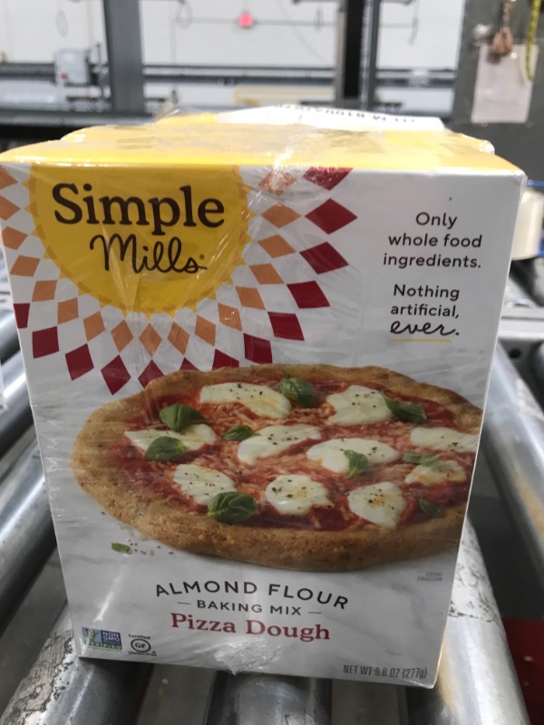 Photo 2 of ***SOLD AS IS **** BEST BY : 12/17/2021   Simple Mills Almond Flour, Cauliflower Pizza Dough Mix, Gluten Free, Made with whole foods, 6 Count (NO REFUNDS )
6 PACK  
