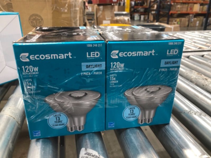 Photo 1 of 120-Watt Equivalent PAR38 Dimmable Flood LED Light Bulb Daylight (4-Pack)
