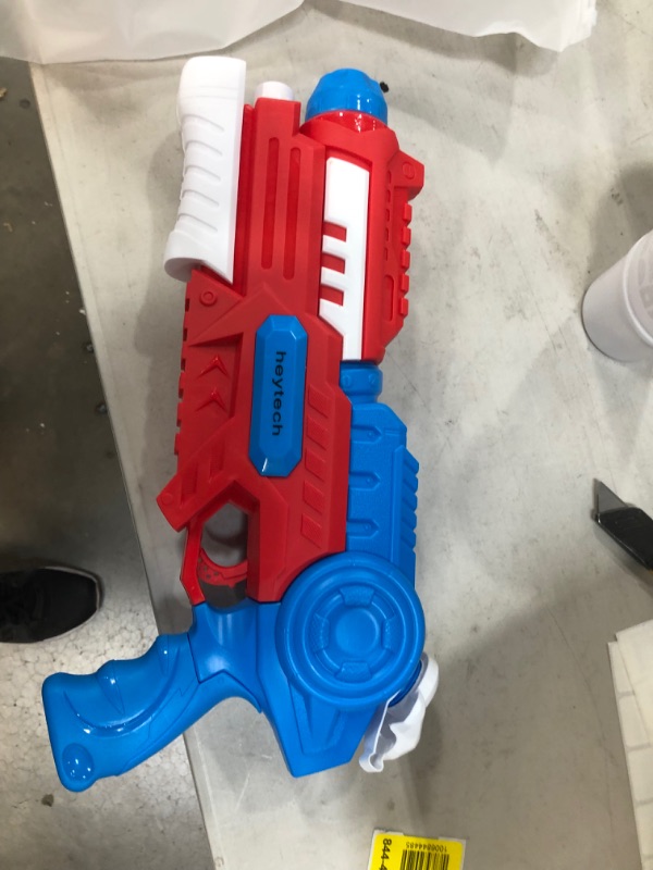 Photo 1 of 2 pack of heytech 2 Pack Super Water Gun Water Blasters 1200CC High Capacity Water Soaker Blaster Squirt Toys Swimming Pool Beach Sand Water Fighting Toy Blue and red 
 - Total of 4 guns 
