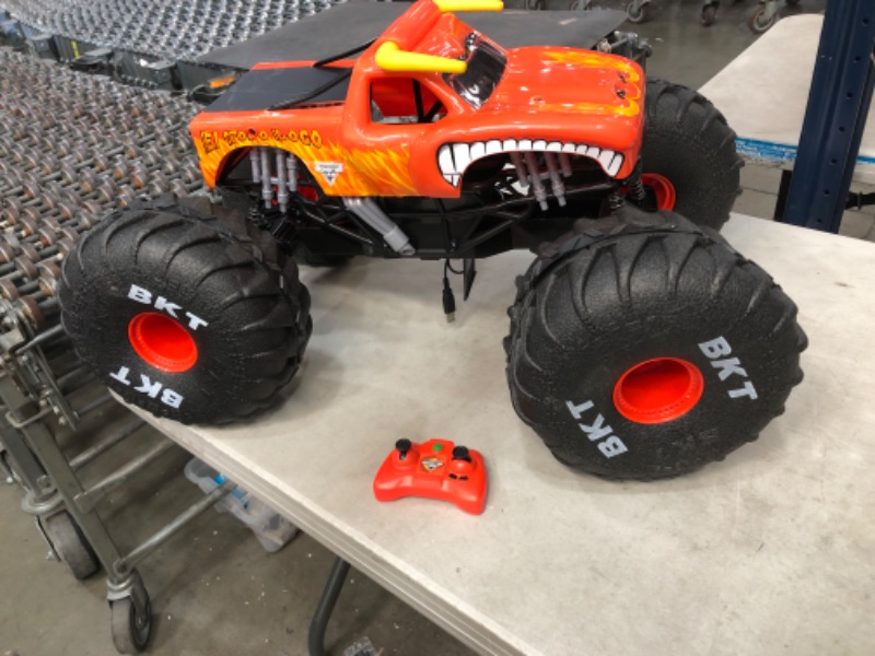 Photo 2 of (MISSING BATTERY)
Monster Jam, Official MEGA El Toro Loco, All-Terrain Remote Control Monster Truck for Boys Kids and Adults, 1:6 Scale