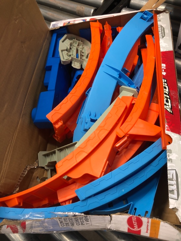 Photo 2 of Hot Wheels Massive Loop Mayhem Track Set & 1 1:64 Scale Car, Designed for Multi-Car Play, Gift for Kids 5 Years Old & Up & Criss Cross Crash Track Set 