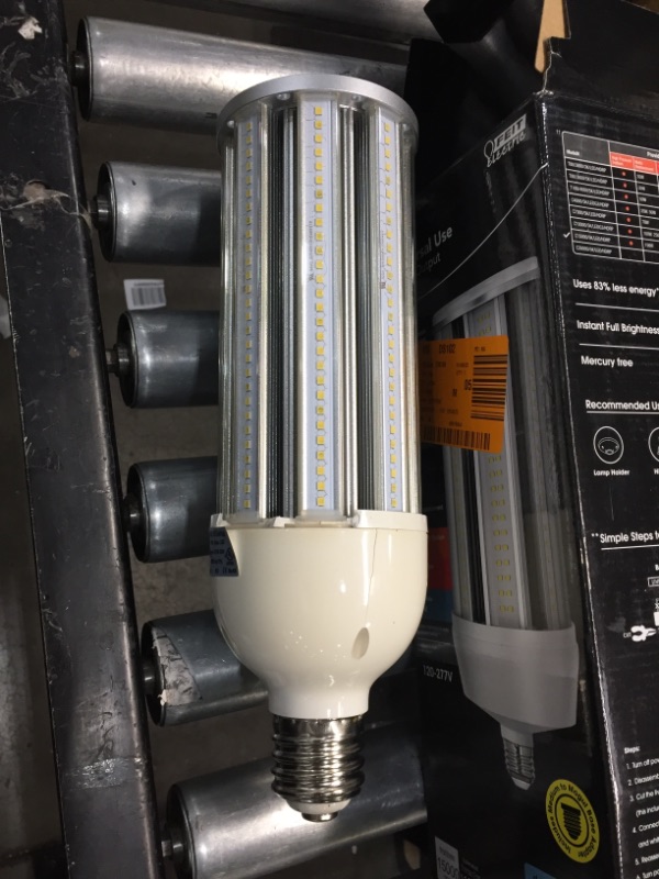 Photo 2 of Feit Electric
750-Watt Equivalent Corn Cob High Lumen Daylight (5000K) HID Utility LED Light Bulb

//unable to test, damaged 