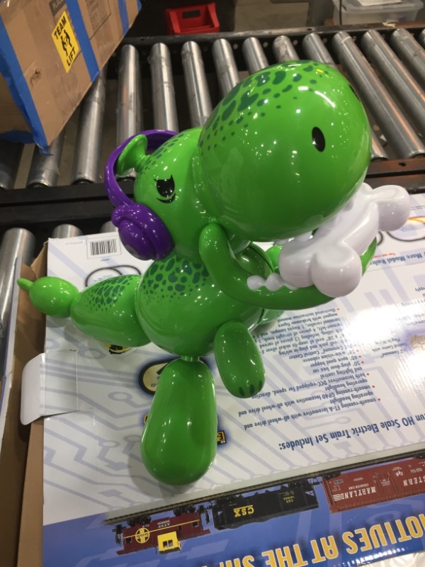 Photo 2 of Squeakee The Balloon Dino | Interactive Dinosaur Pet Toy That Stomps, Roars and Dances.

//unable to test// needs batteries