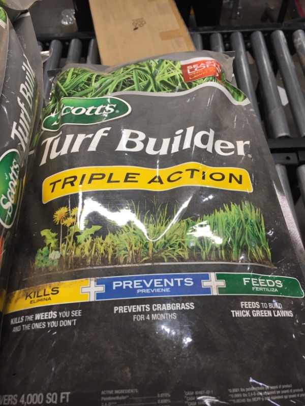 Photo 3 of Scotts Turf Builder Triple Action - Weed Killer & Preventer, Lawn Fertilizer, Prevents Crabgrass, Kills Dandelion, Clover, Chickweed & More, Covers up to 4,000 sq. ft., 20 lb // Has minor hole (See Photos) 
