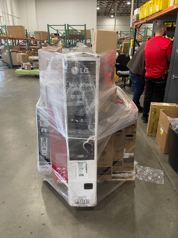 Photo 4 of Pallet of broken tv’s and monitors//damaged or nonfunctional// sold as is//