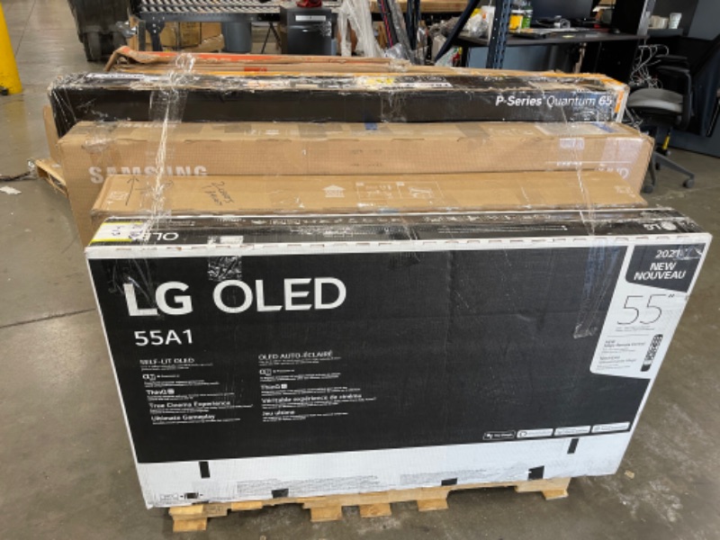Photo 1 of Pallet of 6 broken tvs and monitors//sold as is