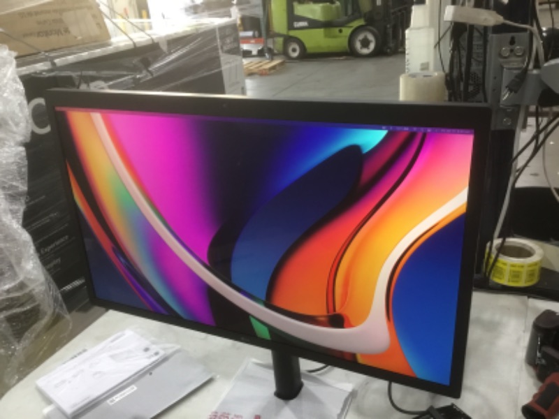 Photo 3 of LG UltraFine 5K IPS LED Monitor for MacBook Pro, black, 27"