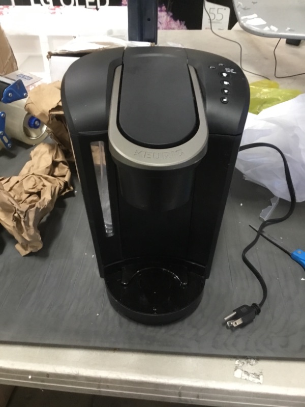 Photo 2 of kEURIG K-SELECT coffee maker single serve k-cup pod coffee brewer with strength control and hot water on demand, matte black (minor skrattes in the back)