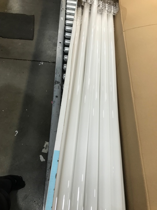 Photo 2 of *** ONLY 17*** SEE PICTURES FOR DAMAGES***
Sylvania
40-Watt 4 ft. Linear T12 Fluorescent Tube Light Bulb Cool White (30-Pack)