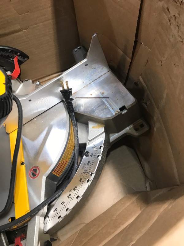 Photo 4 of DEWALT 12-Inch Miter Saw, 15-Amp, Single Bevel, Compound (DWS715)
