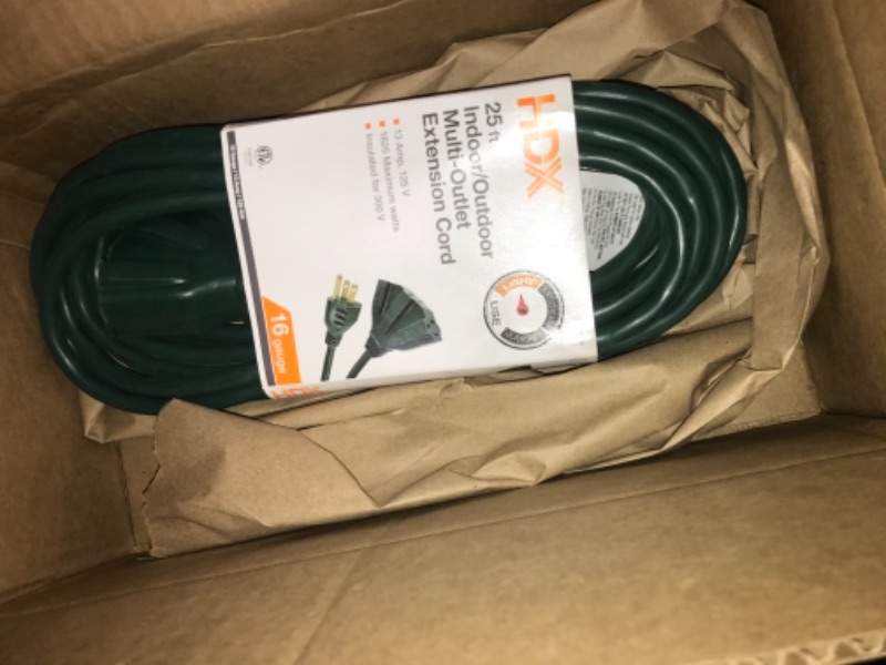 Photo 2 of 25 ft. 16/3 Fan-Tap Landscape Extension Cord, Green
