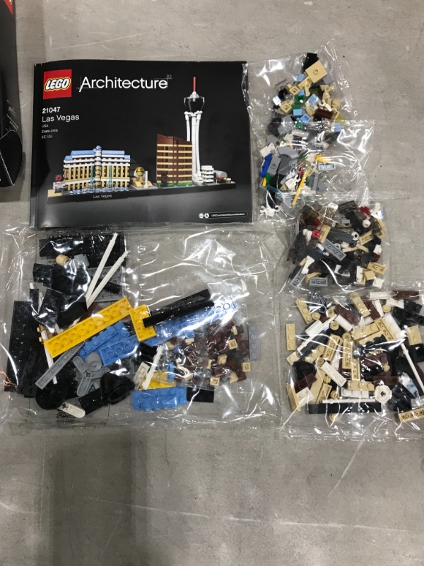 Photo 2 of LEGO Architecture Skyline Collection Las Vegas Building Kit 21047 (487 Pieces)
