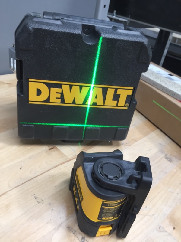 Photo 2 of **LASER WORKS BUT INSIDE OF LASER IS LOOSE**
165 ft. Green Self-Leveling Cross Line Laser Level with (3) AAA Batteries & Case
