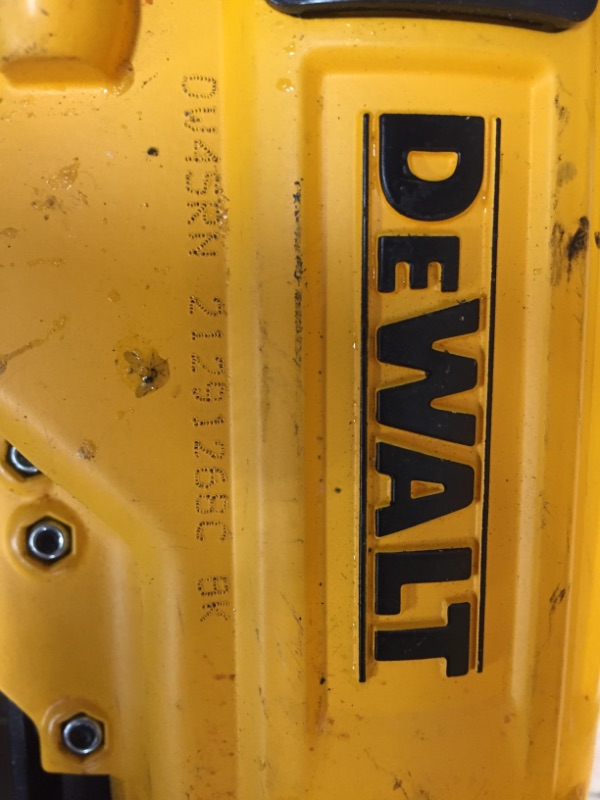 Photo 2 of "DeWALT DW45RN 1-3/4 to 3/4-Inch 15 Degree Pneumatic Coil Roofing Nailer"