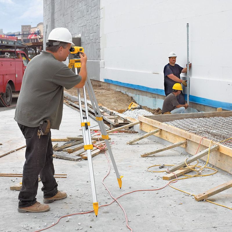 Photo 1 of **MISSING TRIPOD**
DEWALT DW096PK 26X Automatic Optical Level Kit with Tripod, Rod, and Carrying Case , Yellow