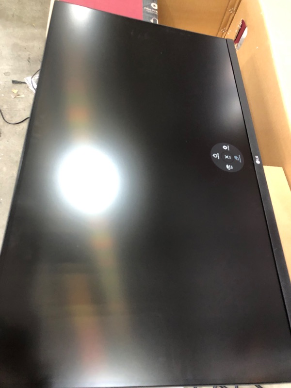 Photo 8 of ** small scratch on bottom of screen**tested**
LG 32UP550-W 32 (3840 X 2160) VA Display PC Monitor with AMD FreeSync
