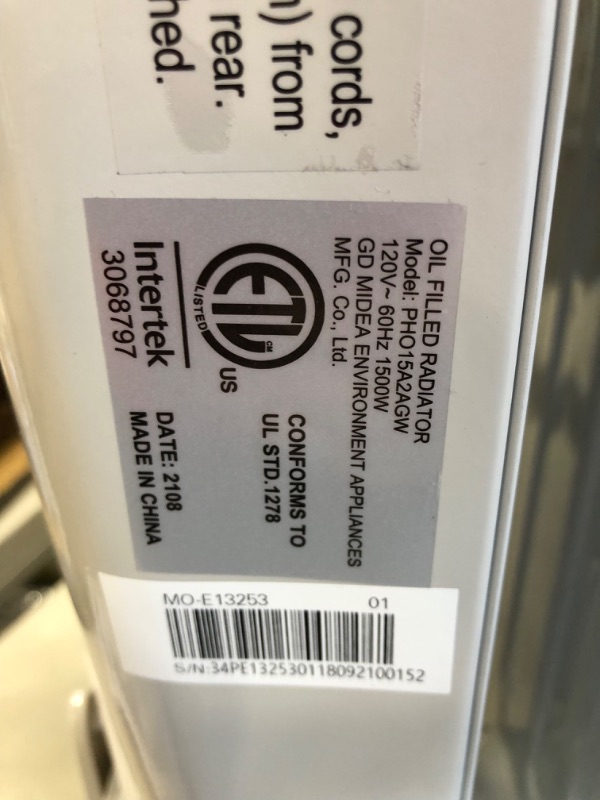 Photo 1 of **DAMAGED KNOB** PELONIS PHO15A2AGW, Basic Electric Oil Filled Radiator, 1500W Portable Full Room Radiant Space Heater with Adjustable Thermostat, White, 26.10 X 14.20
