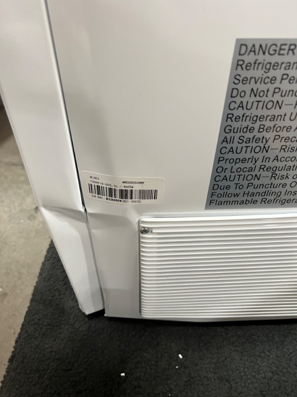 Photo 7 of Midea MRC050S0AWW Chest Freezer, 5.0 Cubic Feet, White
MINOR DENTS SEE PICTURES