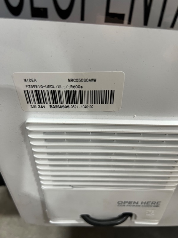 Photo 6 of Midea MRC050S0AWW Chest Freezer, 5.0 Cubic Feet, White
MINOR DENTS SEE PICTURES