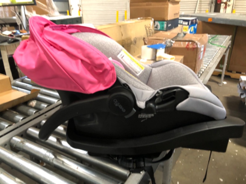 Photo 3 of Evenflo LiteMax Infant Car Seat
