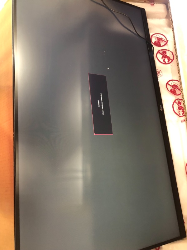 Photo 1 of LG 32" 2560x1440 HDMI DP 144hz 5ms 4K QHD Freesync Gaming Monitor - 32GK650-F