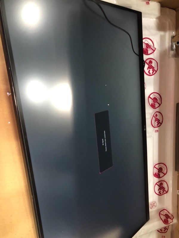 Photo 1 of LG 32" 2560x1440 HDMI DP 144hz 5ms 4K QHD Freesync Gaming Monitor - 32GK650-F