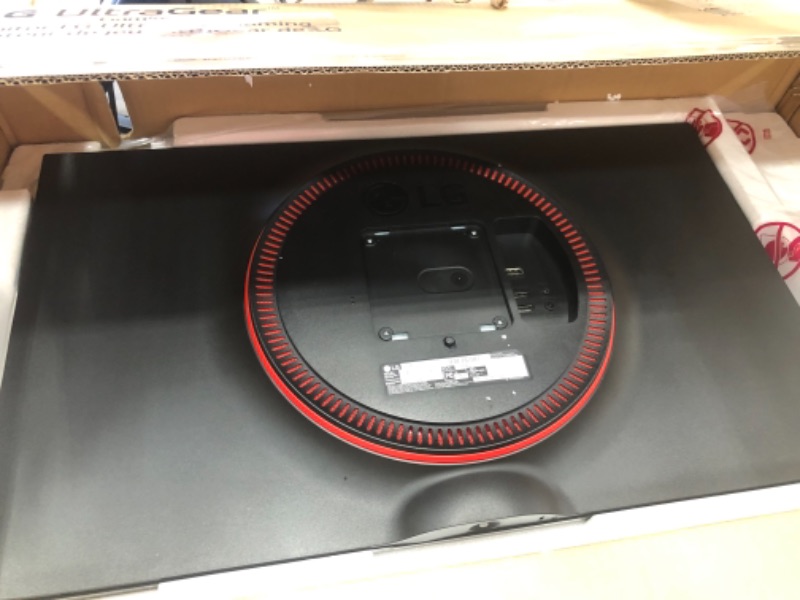 Photo 1 of LG 32" 2560x1440 HDMI DP 144hz 5ms 4K QHD Freesync Gaming Monitor - 32GK650-F
