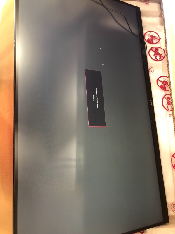Photo 1 of LG 32" 2560x1440 HDMI DP 144hz 5ms 4K QHD Freesync Gaming Monitor - 32GK650-F