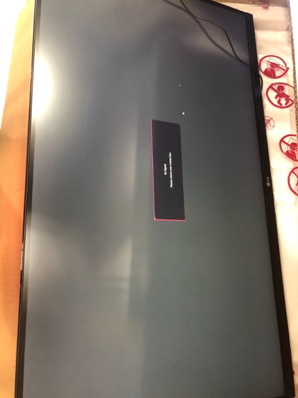 Photo 1 of LG 32" 2560x1440 HDMI DP 144hz 5ms 4K QHD Freesync Gaming Monitor - 32GK650-F