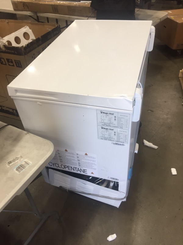 Photo 2 of Magic Chef
8.7 cu. ft. Manual Defrost Chest Freezer in White