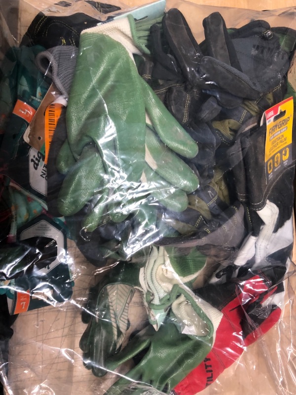 Photo 1 of *** NON REFUNDABLE ***BUNDLE OF  ASSORTED GLOVES (DIFFERENT SIZES )